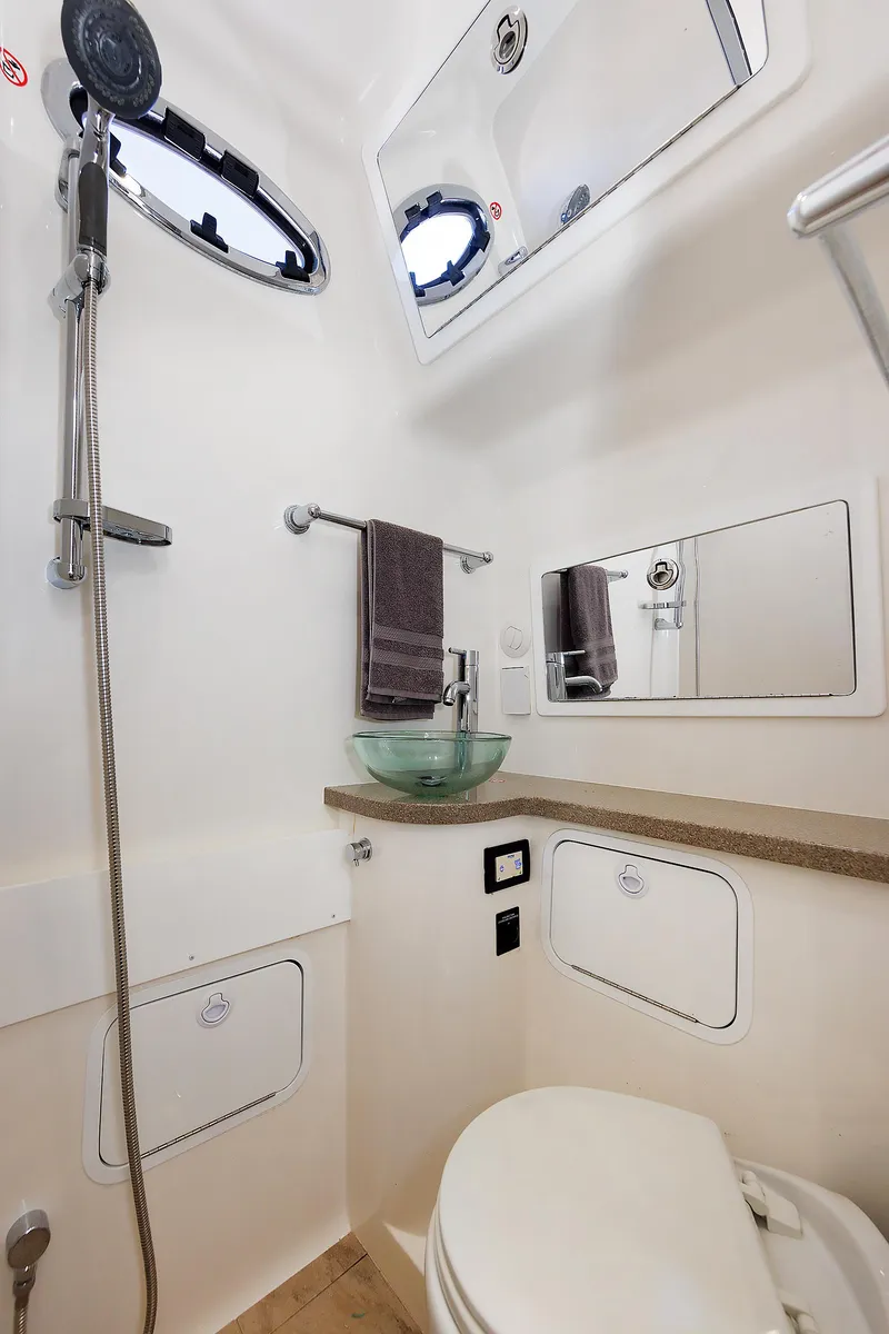 Slide: The Image of Regulator 41 NASTY HOOK II - Head Compartment - 10