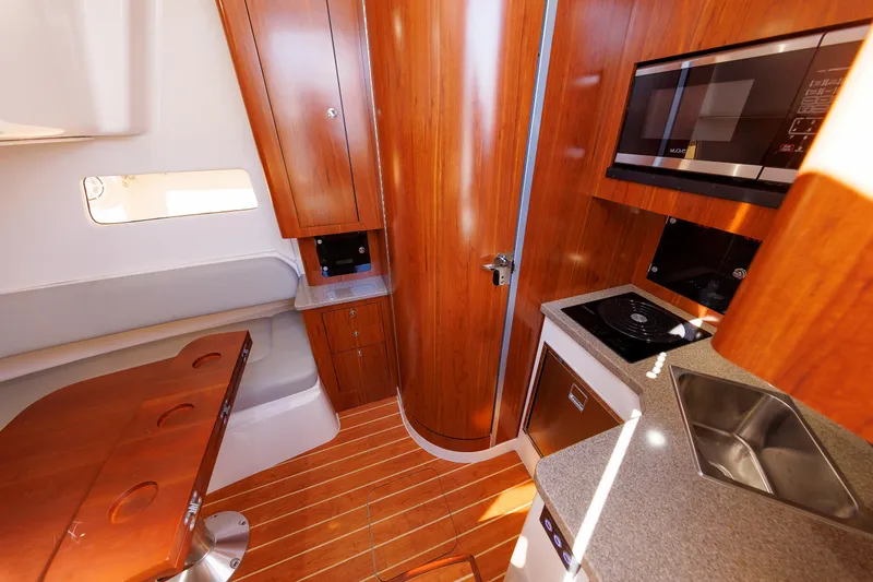 Slide: The Image of Regulator 41 NASTY HOOK II - Galley & Cabin Table - 7