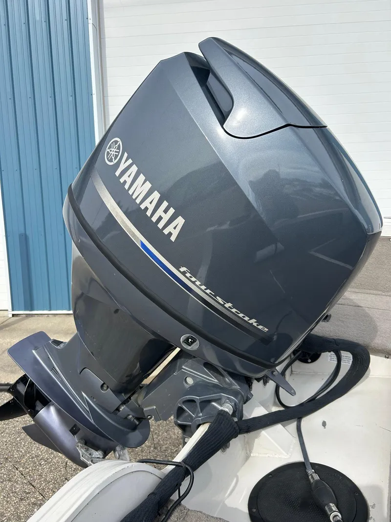 Slide: The Image of Yamaha outboard motor on 2004 Crestliner 1750 FishHawk SC boat, close-up view. - 12