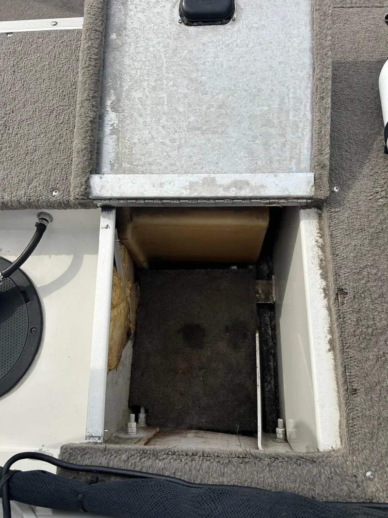 Slide: The Image of 2004 Crestliner 1750 FishHawk SC boat storage compartment with carpeted interior. - 21
