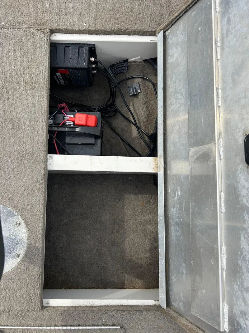 Slide: The Image of 2004 Crestliner 1750 FishHawk SC boat battery compartment with wiring and storage space. - 33