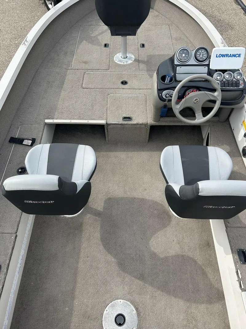 Slide: The Image of 2004 Crestliner 1750 FishHawk SC boat interior with seating and control panel. - 35