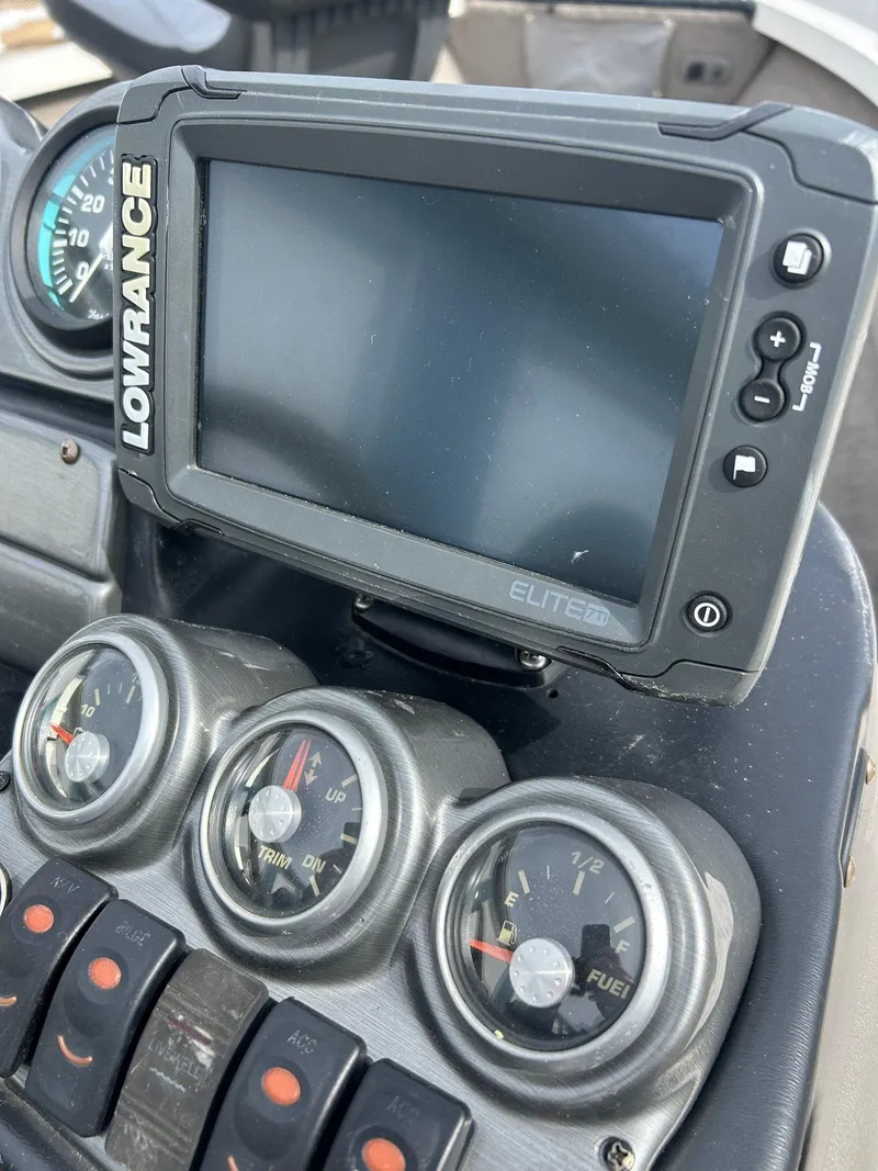 Slide: The Image of Dashboard of 2004 Crestliner 1750 FishHawk SC with Lowrance Elite fishfinder. - 6
