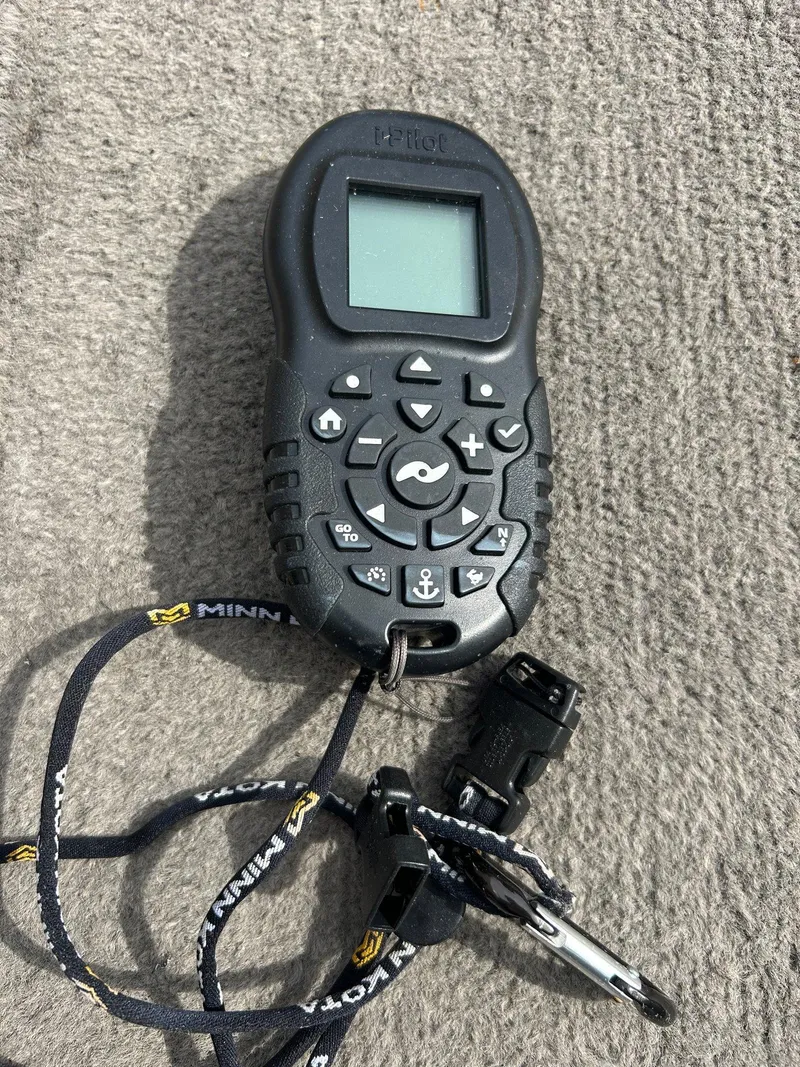 Slide: The Image of Minn Kota i-Pilot remote control on a Crestliner 1750 FishHawk SC boat, 2004 model. - 7