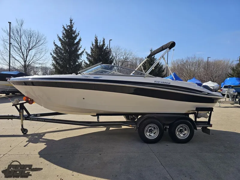 Slide: The Image of 2007 Four Winns 210 Horizon boat on trailer, parked outdoors. - 17