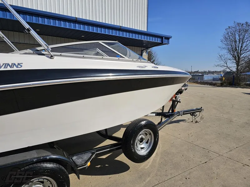 Slide: The Image of 2007 Four Winns 210 Horizon boat on trailer, parked outdoors. - 4