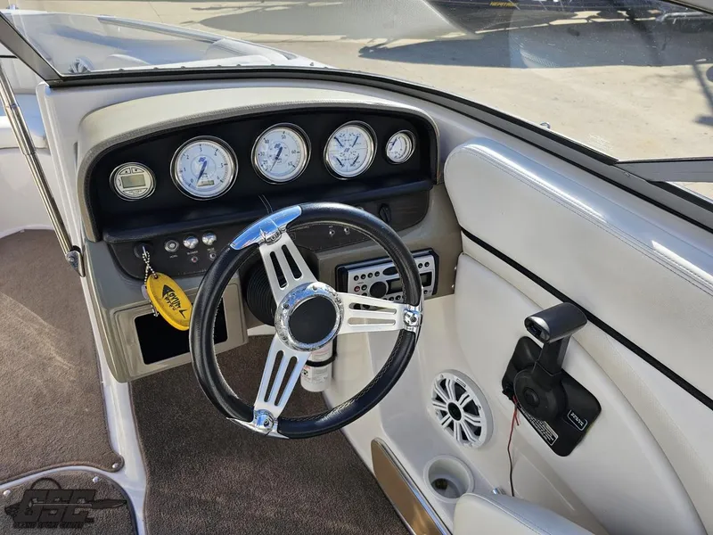 Slide: The Image of 2007 Four Winns 210 Horizon boat dashboard with steering wheel and gauges. - 44