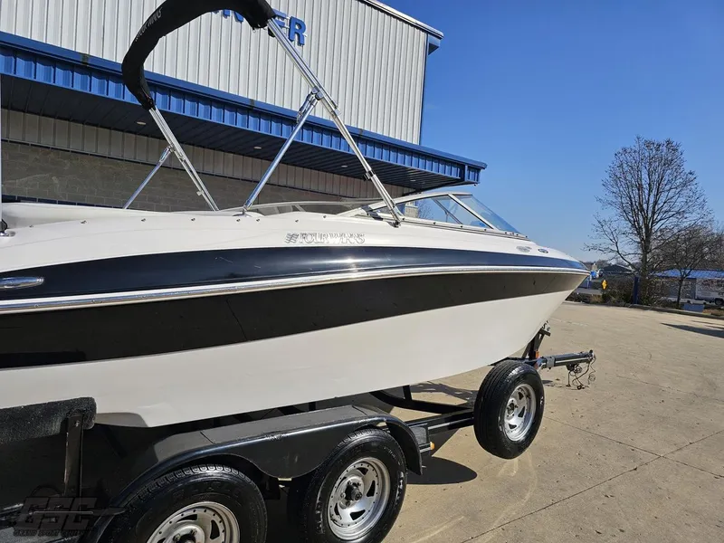 Slide: The Image of 2007 Four Winns 210 Horizon boat on trailer, parked outdoors. - 5