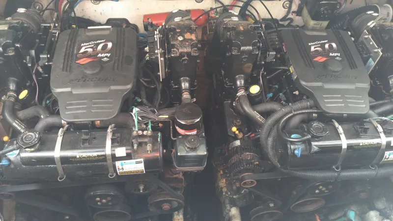 Slide: The Image of Twin MerCruiser engines in a 2006 Sea Ray 280 Sundancer boat. - 36