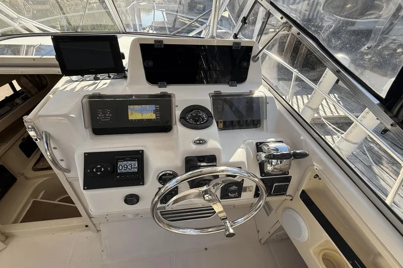 Slide: The Image of Grady-White Marlin 300 2001 - 18