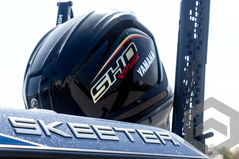 Slide: The Image of 2023 Skeeter ZXR 20 boat with Yamaha SHO VMAX engine. - 11