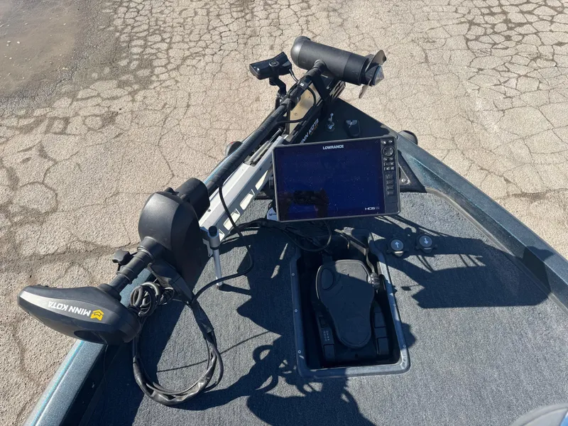 Slide: The Image of 2000 Ranger 520SVX Comanche boat with trolling motor and fish finder on deck. - 9