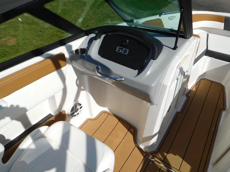 Slide: The Image of 2025 Chaparral 21 SSi boat interior with modern dashboard and seating. - 4