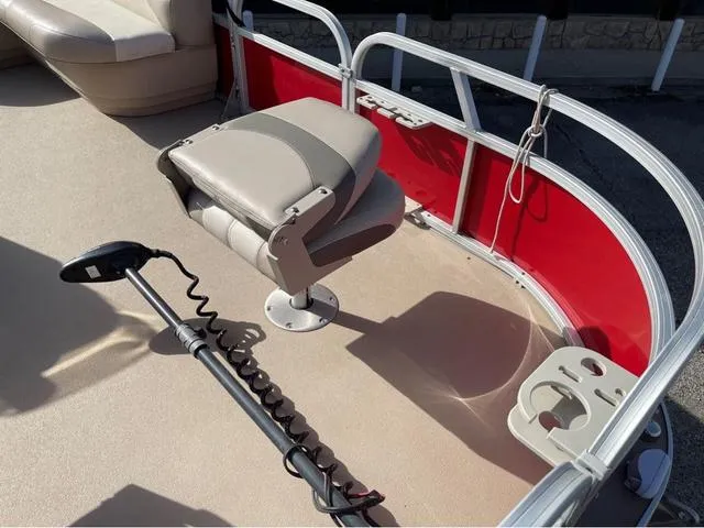 Slide: The Image of 2014 Sun Tracker BASS BUGY boat interior with swivel seat and trolling motor. - 8