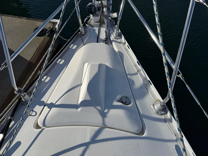 Slide: The Image of Deck of 1999 Jeanneau Sun Odyssey 36.2 sailboat with rigging and fittings. - 31