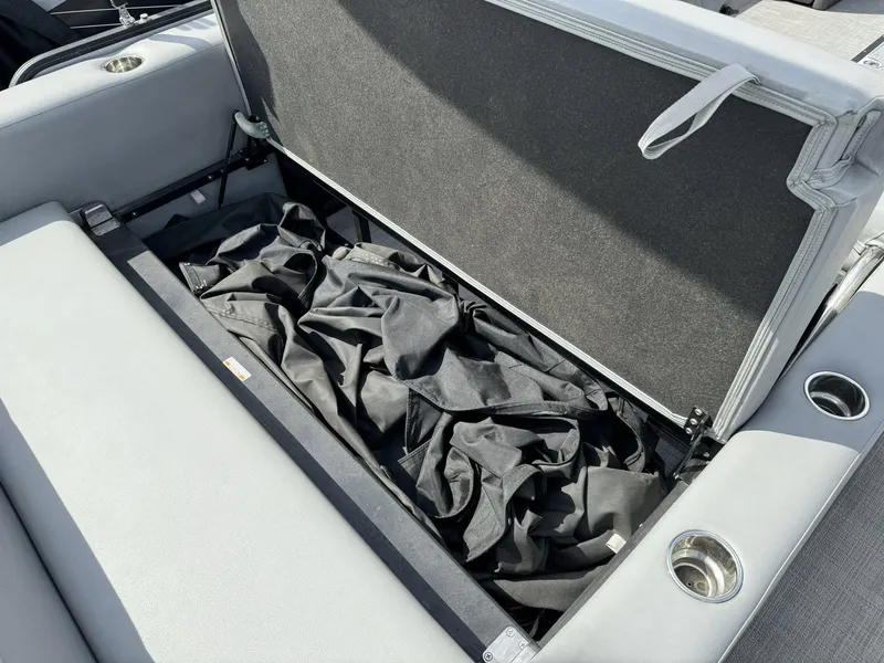 Slide: The Image of Manitou 23 Oasis SL SHP 575 2022 - 11