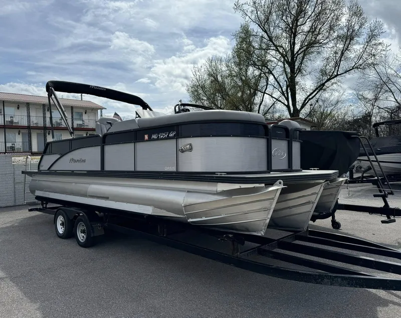 Slide: The Image of Manitou 23 Oasis SL SHP 575 2022 - 13