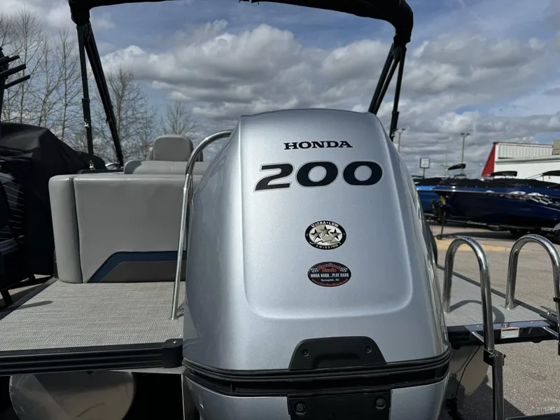 Slide: The Image of Manitou 23 Oasis SL SHP 575 2022 - 15