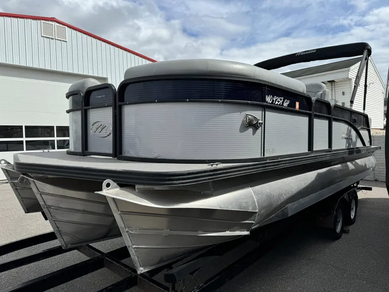 Slide: The Image of Manitou 23 Oasis SL SHP 575 2022 - 16