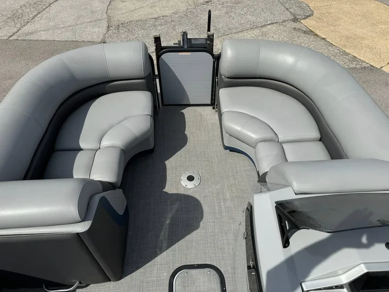 Slide: The Image of Manitou 23 Oasis SL SHP 575 2022 - 20