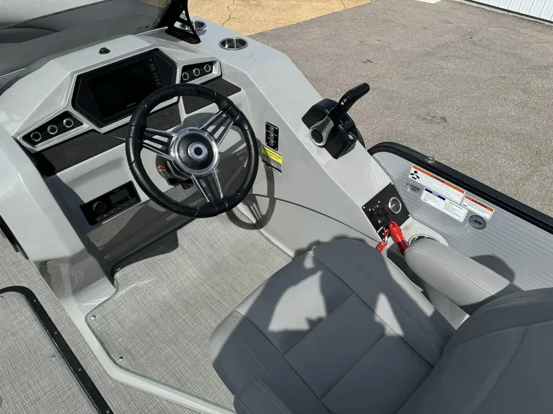 Slide: The Image of Manitou 23 Oasis SL SHP 575 2022 - 23