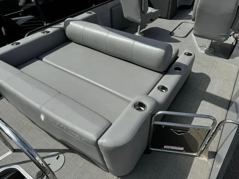 Slide: The Image of Manitou 23 Oasis SL SHP 575 2022 - 24