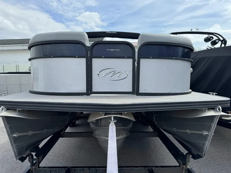 Slide: The Image of Manitou 23 Oasis SL SHP 575 2022 - 26