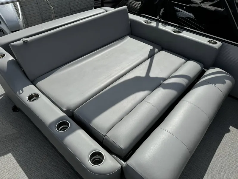 Slide: The Image of Manitou 23 Oasis SL SHP 575 2022 - 3