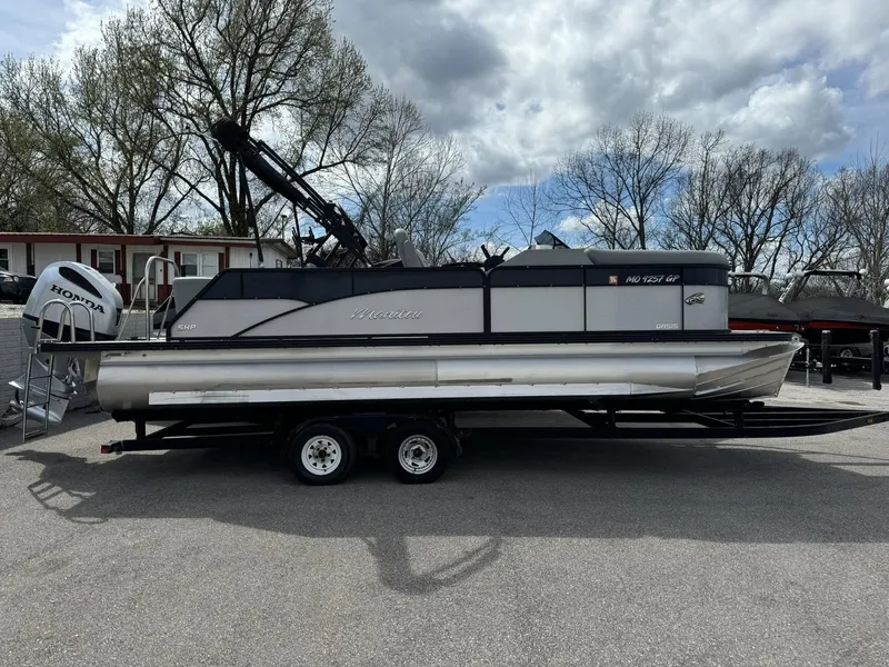 Slide: The Image of Manitou 23 Oasis SL SHP 575 2022 - 30