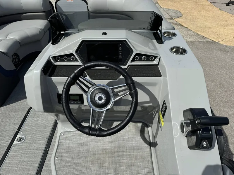 Slide: The Image of Manitou 23 Oasis SL SHP 575 2022 - 5