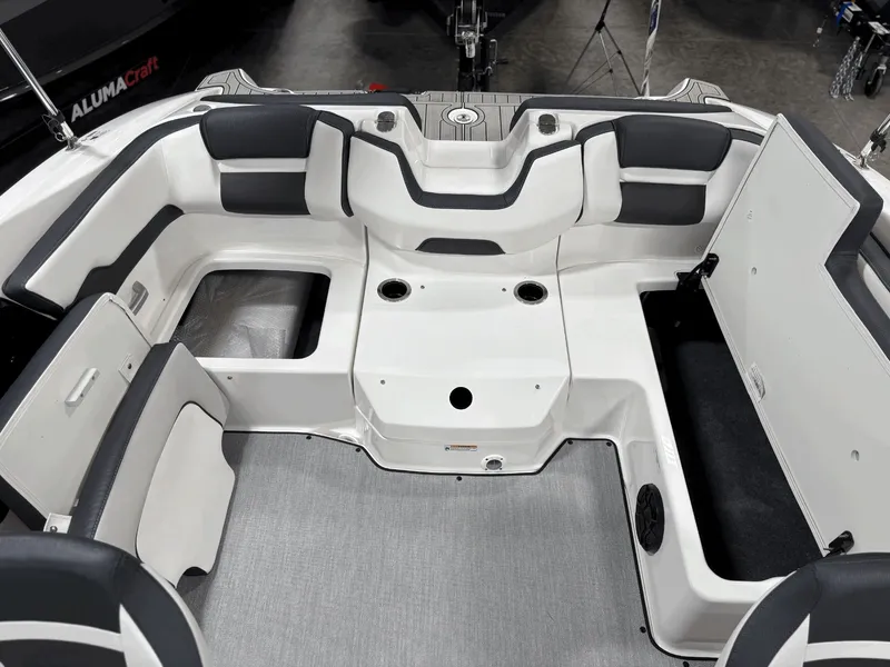 Slide: The Image of Yamaha SX195 2025 - 18