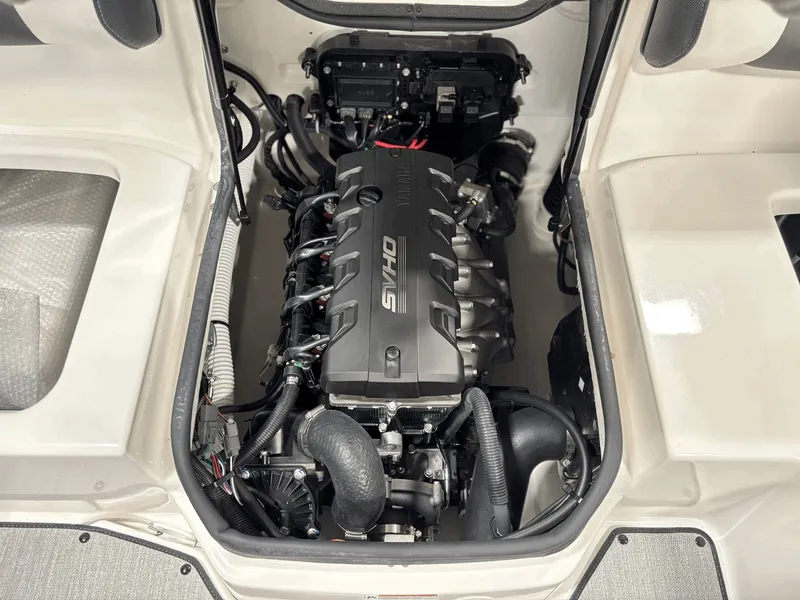 Slide: The Image of Yamaha SX195 2025 - 19