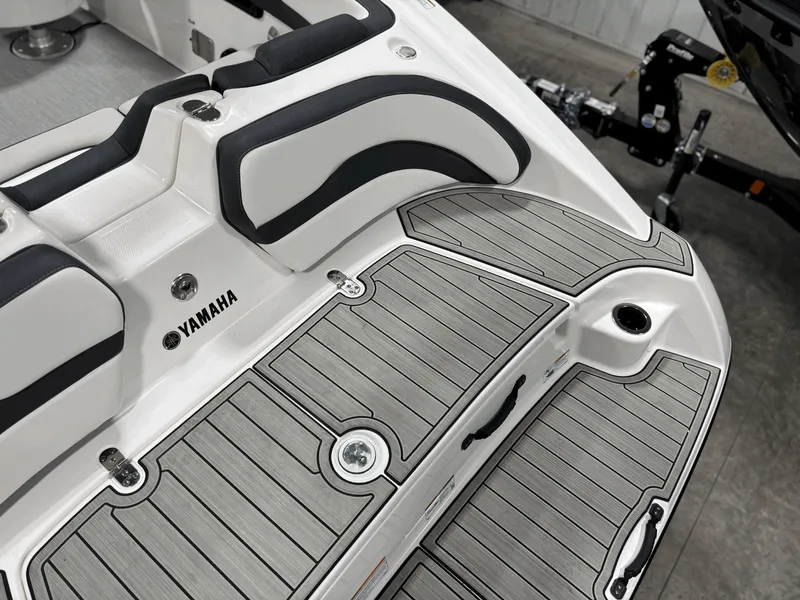 Slide: The Image of Yamaha SX195 2025 - 20