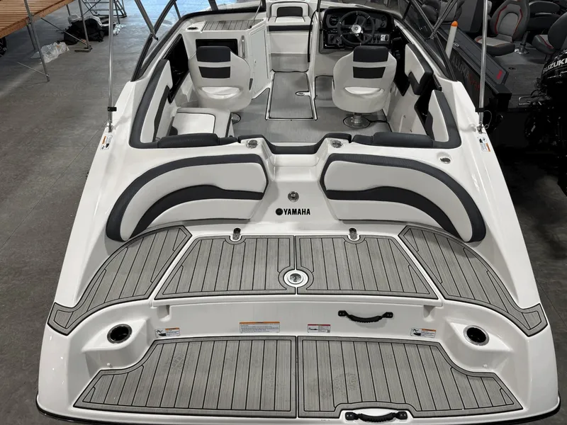 Slide: The Image of Yamaha SX195 2025 - 4