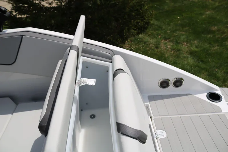 Slide: The Image of Yamaha AR220 2025 - 18