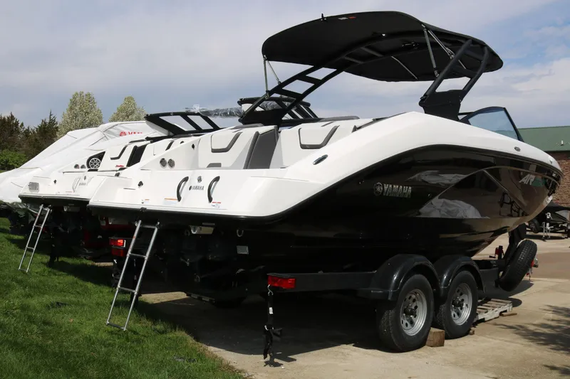 Slide: The Image of Yamaha AR220 2025 - 3