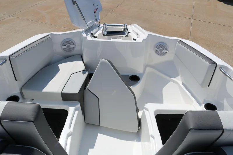 Slide: The Image of Yamaha AR220 2025 - 9