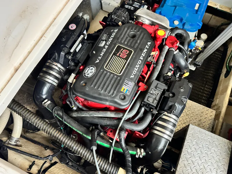 Slide: The Image of 2006 Regal Commodore 3560 IO engine compartment with Volvo Penta motor, detailed view. - 32