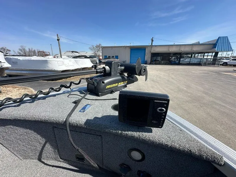 Slide: The Image of 2014 Alumacraft Competitor 175 CS boat with Minn Kota trolling motor and Humminbird fish finder. - 5