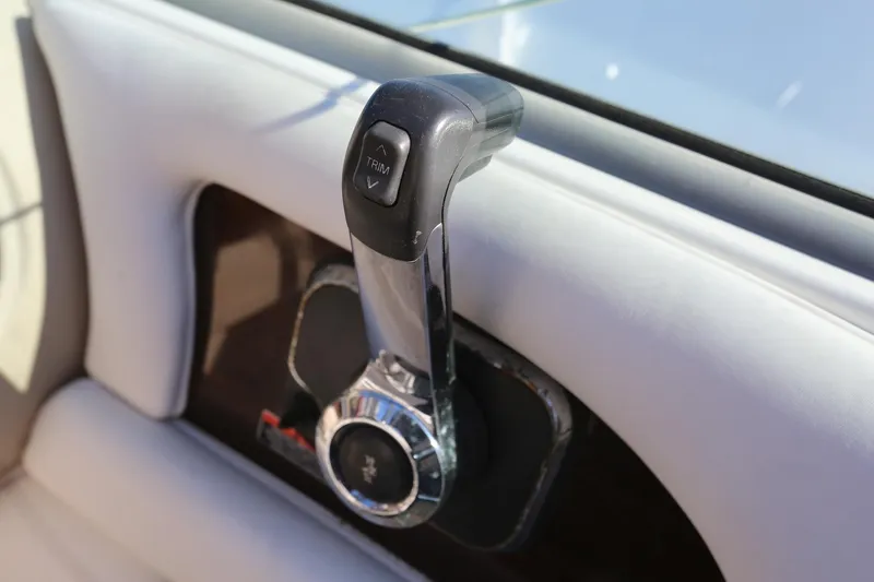 Slide: The Image of Throttle control lever on 2005 Chaparral 236 Sunesta boat. - 12
