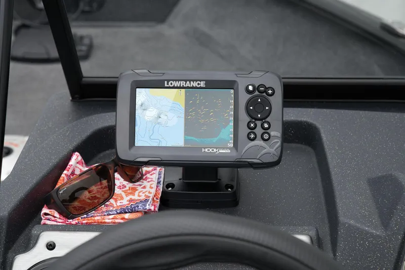 Slide: The Image of Tracker Pro Guide V-175 WT 2025 - 35