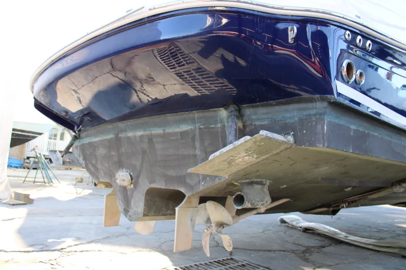 Slide: The Image of 2005 Sea Ray 340 Sundancer boat hull and propeller detail. - 3