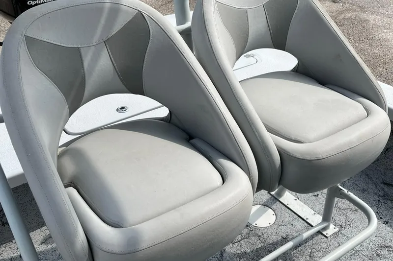 Slide: The Image of 2018 Majek 25 Extreme boat seats, gray upholstery, ergonomic design. - 12