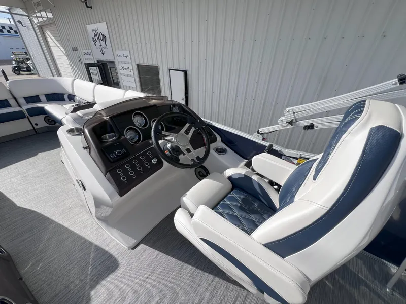 Slide: The Image of 2022 Bennington 25RSB boat interior with steering console and seating. - 9