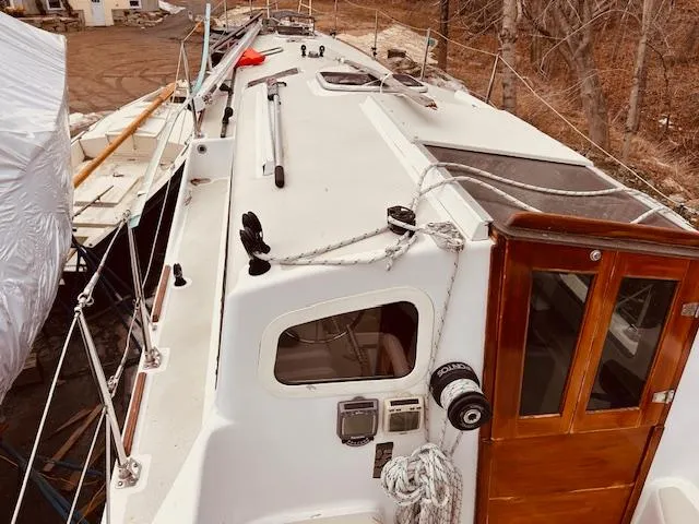 Slide: The Image of 2006 Robert Perry Far Harbour 39 sailboat deck with wooden door and ropes. - 11