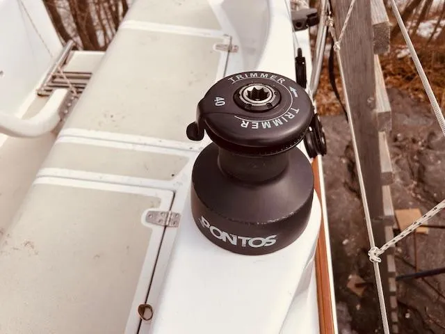 Slide: The Image of Winch on 2006 Robert Perry Far Harbour 39 sailboat deck, featuring Pontos Trimmer 40. - 9