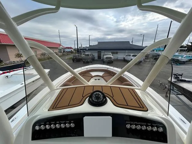 Slide: The Image of Pioneer 222 Islander 2025 - 9