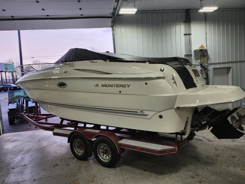 Slide: The Image of 2007 Monterey 250 Cruiser boat on trailer in a garage setting. - 10