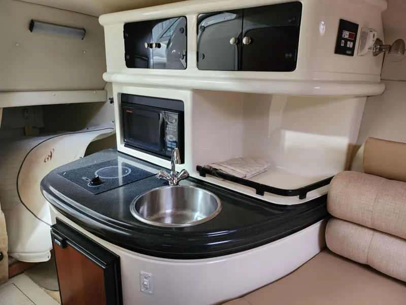 Slide: The Image of 2007 Monterey 250 Cruiser interior with kitchenette, sink, and microwave. - 31