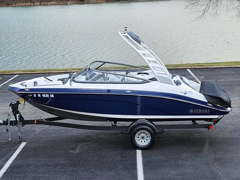 The Image of 2017 Yamaha Boats AR190 on trailer by a lake. - 0